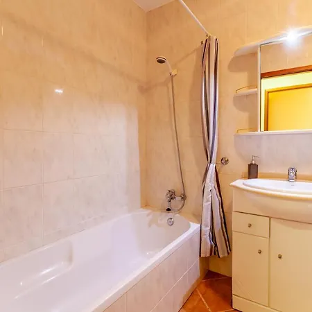 Casa Faria Da Costa Apartamento *